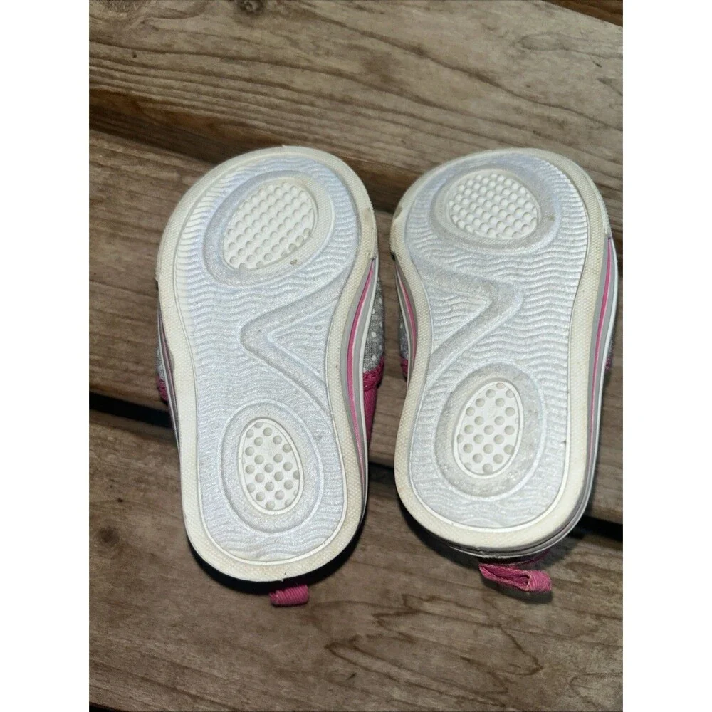 Disney Baby Toddler Size 3 Slip-on Shoes Minnie & Mickey Kissing